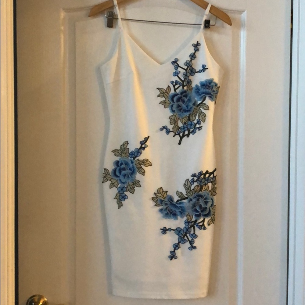 White w/ beautiful blue flowers mid length dress